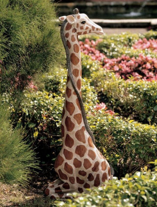 The Garden Giraffe Statue